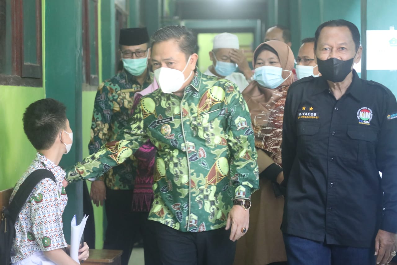 Monitoring Vaksinasi di MTsN Subadri Kembali Himbau Terapkan 5M