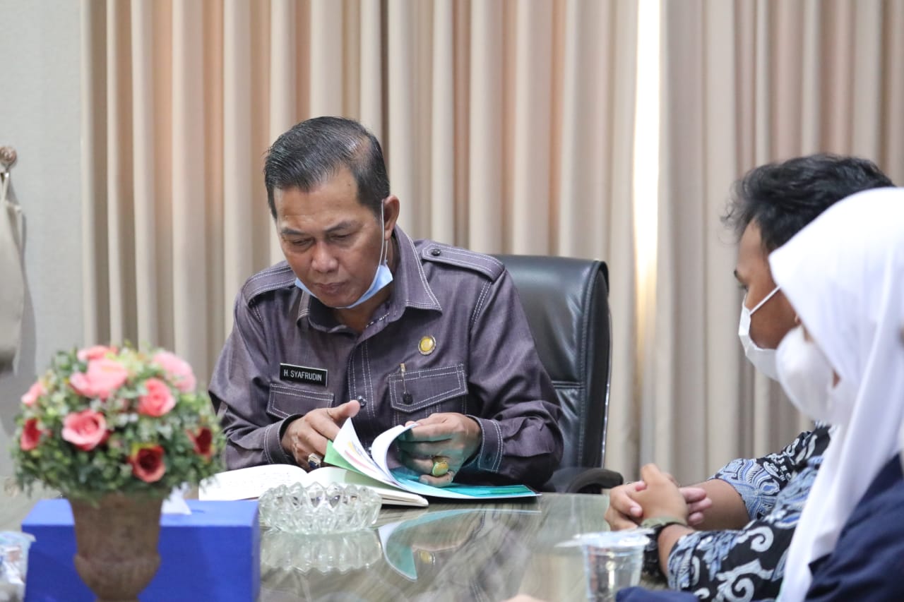 Sekdis: Lingkungan Hidup Hadir bersama audiensi komunitas green generation.
