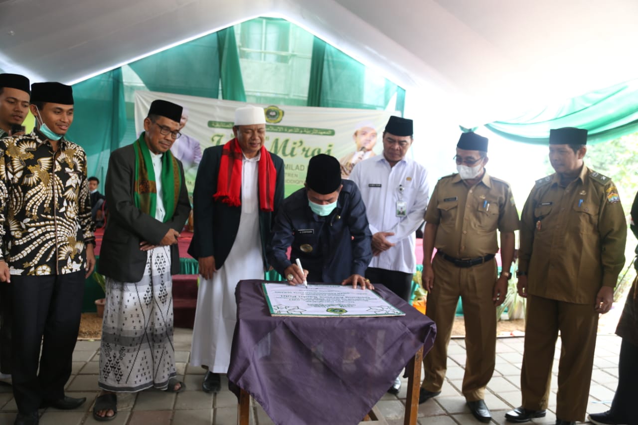 Walikota Serang turut andil dalam atraksi Debus Milad Ponpes Daar El Ihsan Kota Sera