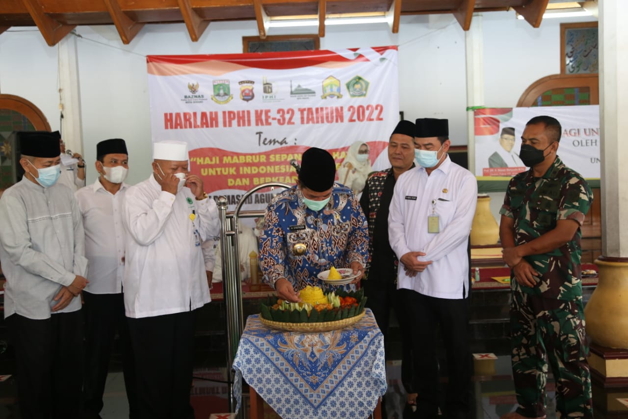 Hadiri Pengajian Majlis Talim Perempuan Walikota Lantik Unit Pengumpul Zakat UPZ Kota Serang