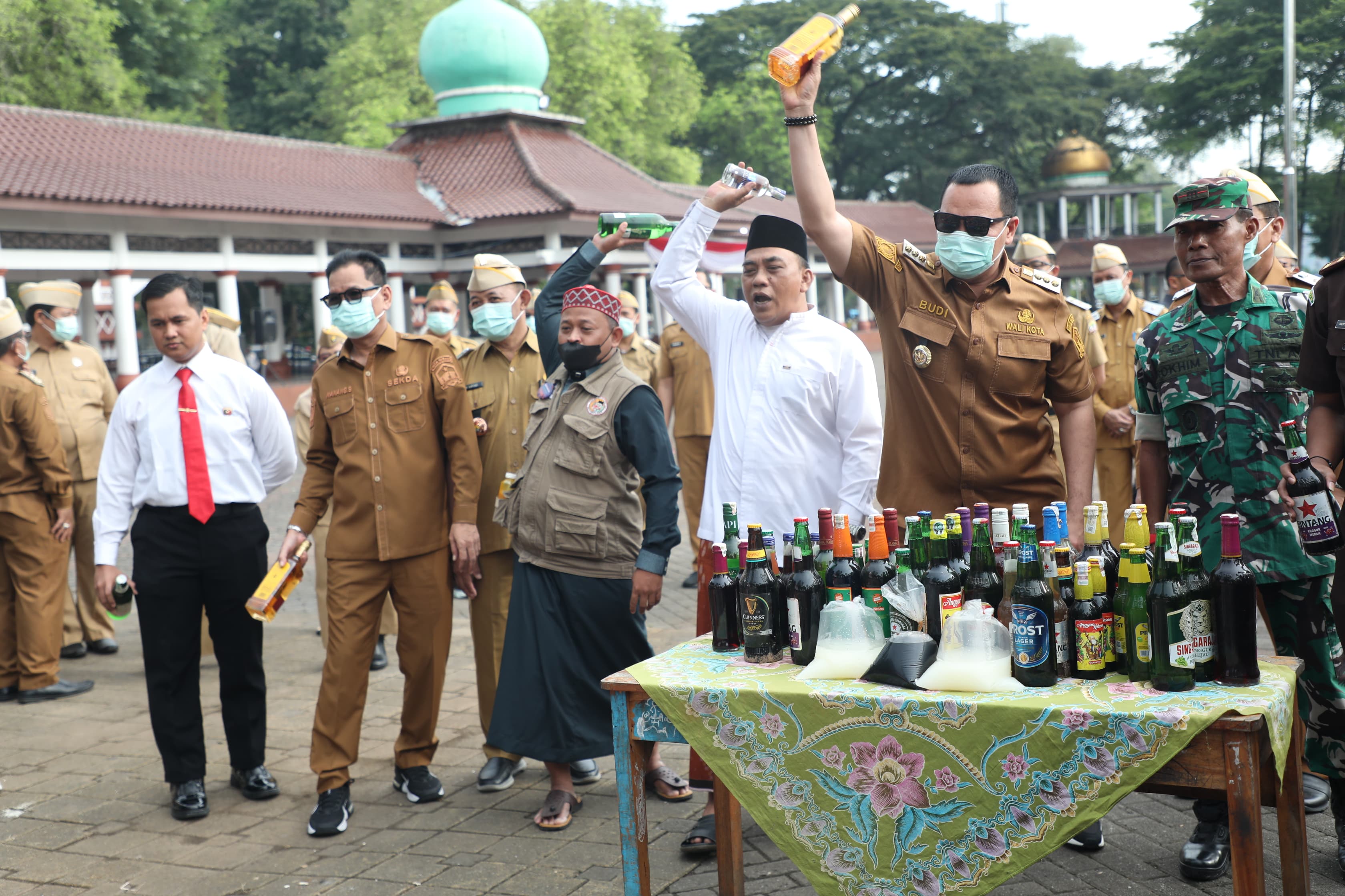 Pemkot Serang Musnahkan Ribuan Botol Miras Hasil Operasi Penyakit Masyarakat
