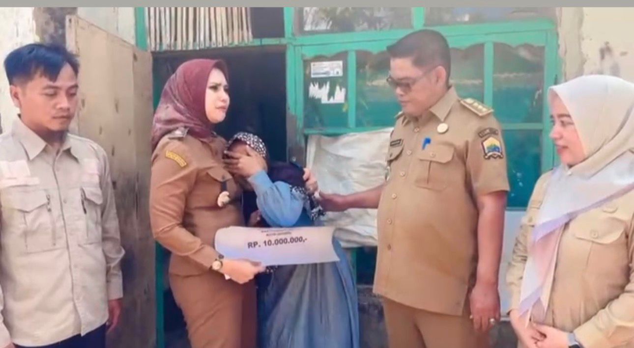 Wali Kota Salurkan Bantuan Rumah Roboh, Staf Ahli Wali Kota: Ini Bukti Kepedulian Beliau